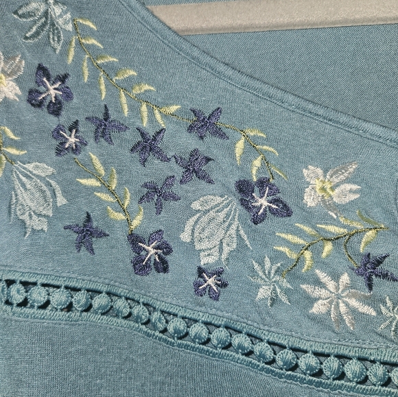 Time & Tru Knit Embroidered Peasant Top Sz L - Picture 3 of 5